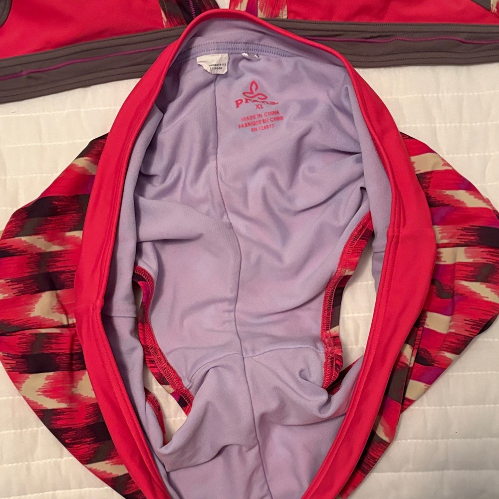 Prana Swimsuit Set - Picture 2 of 11